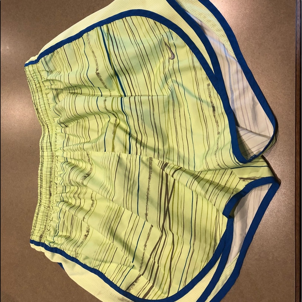 Nike shorts size Large